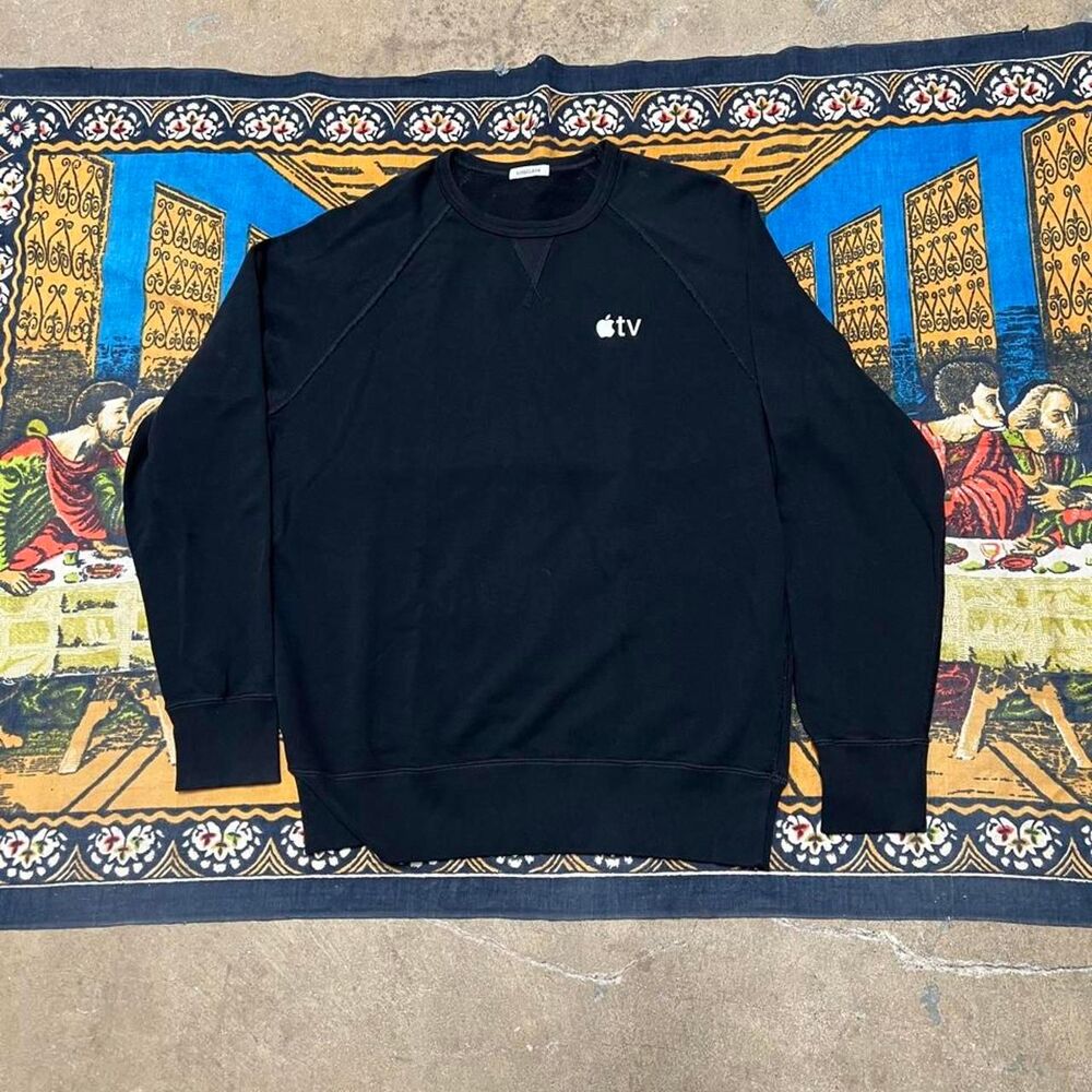 Black Hiro Clark sweatshirt Apple TV logo Raglan crewneck sweatshirt men medium